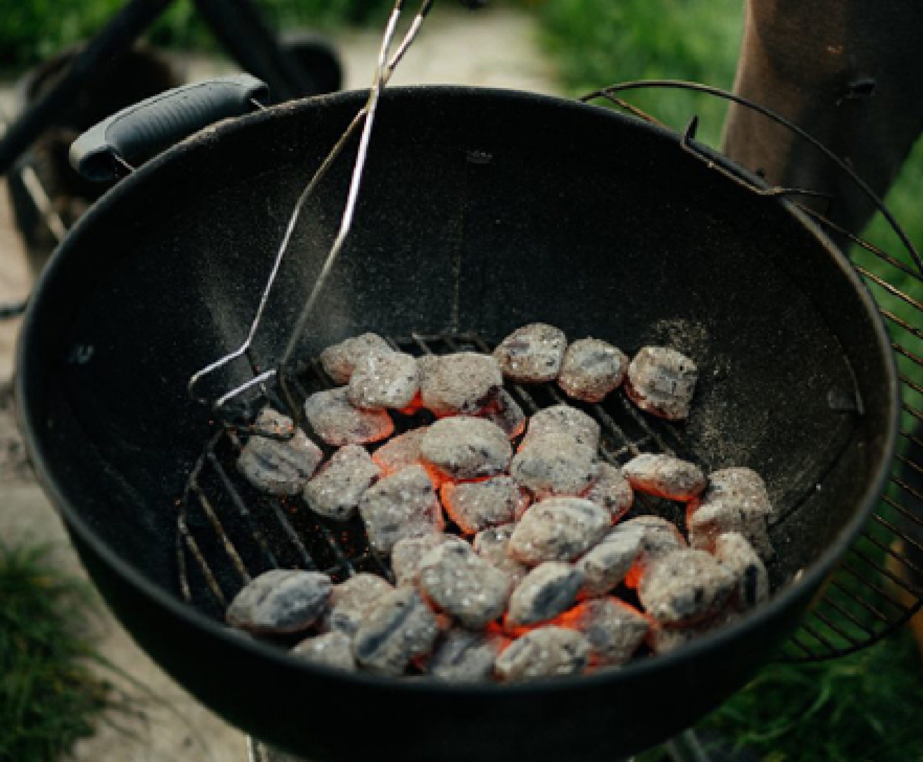 Briquettes ou charbon de bois sur le barbecue ? ALDI Luxembourg