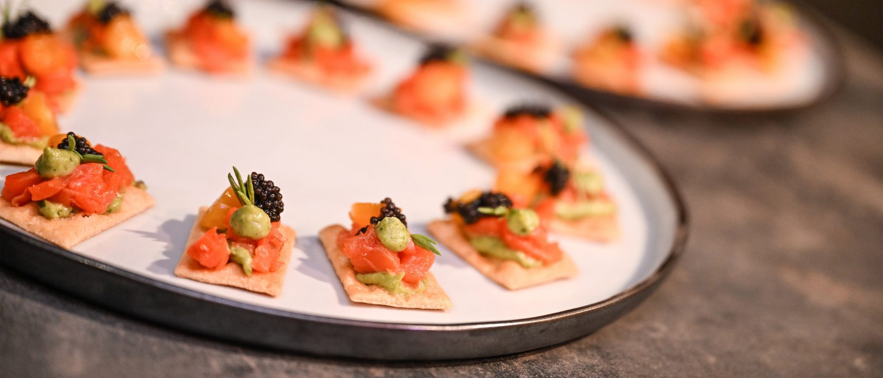 Scrocchi mit Avocado, Räucherlachs und Seehasen-Kaviar