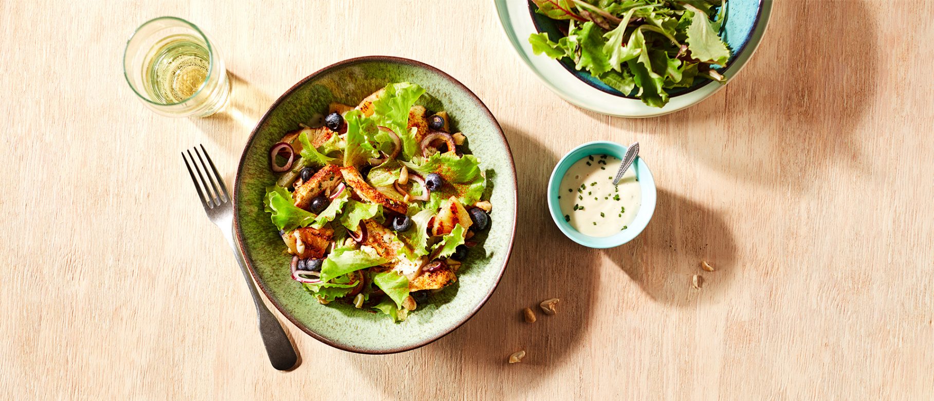 Salat mit Hähnchen und Ananas