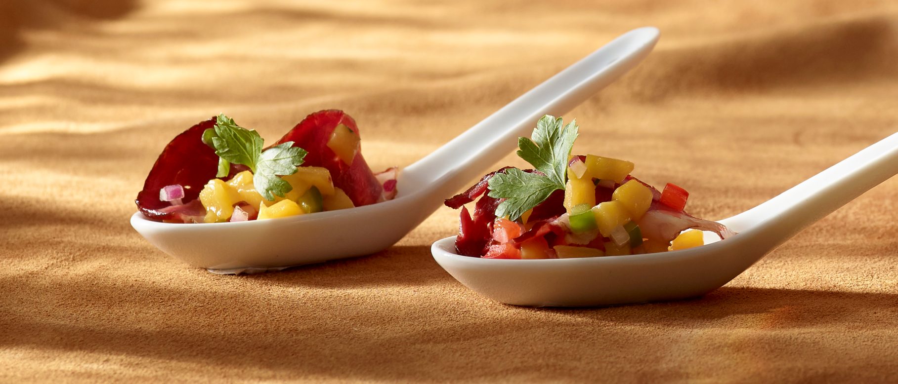 Geräucherte Entenbrust mit Mangosalat und Koriander