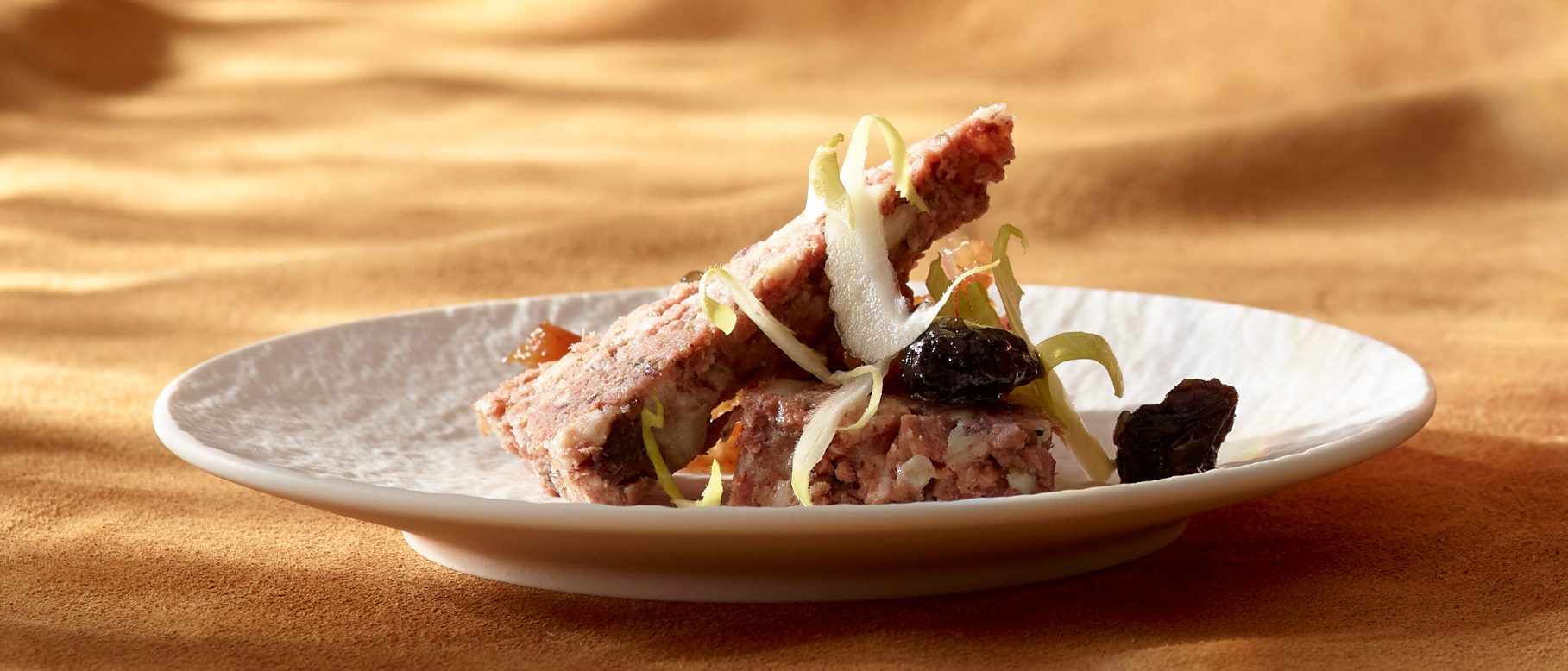 Amuse-bouche au pâté de chevreuil au chutney de kakis