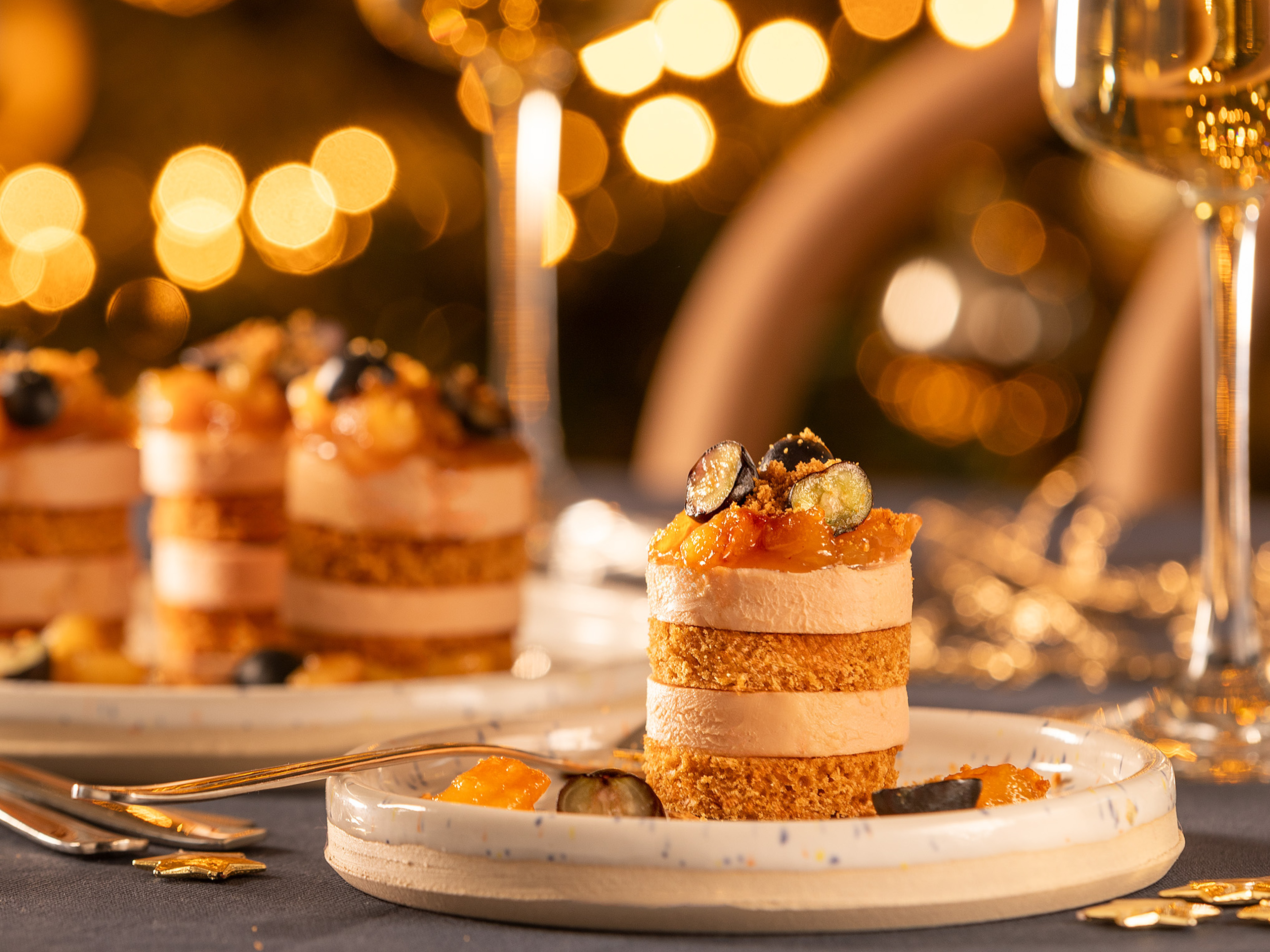 Entenleber mit Honigkuchen, Zwiebelkonfit und Blaubeeren